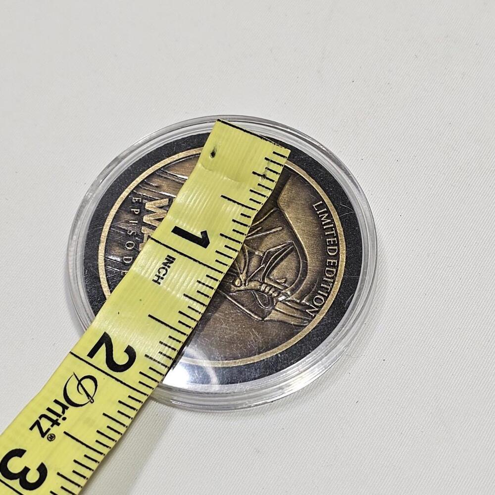 Vintage Star Wars Episode 3 Limited Edition Commemorative Coin in Case - Picture 4 of 4